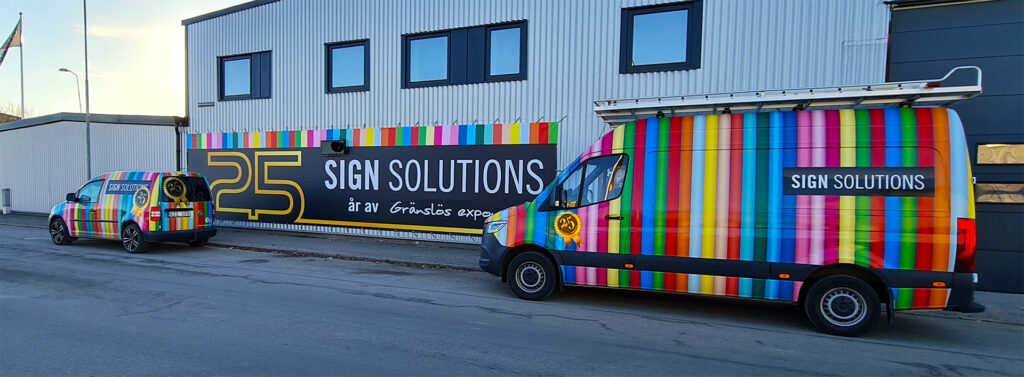 vepa och färgglada bilar